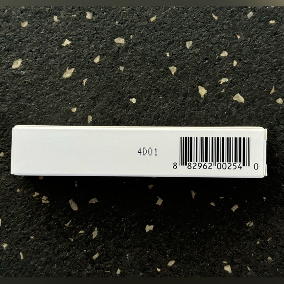 V KOSMETIK Eyeshadow Primer - Picture 5 of 6